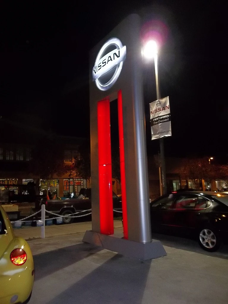 Roadside pylon sign project for a commercial property